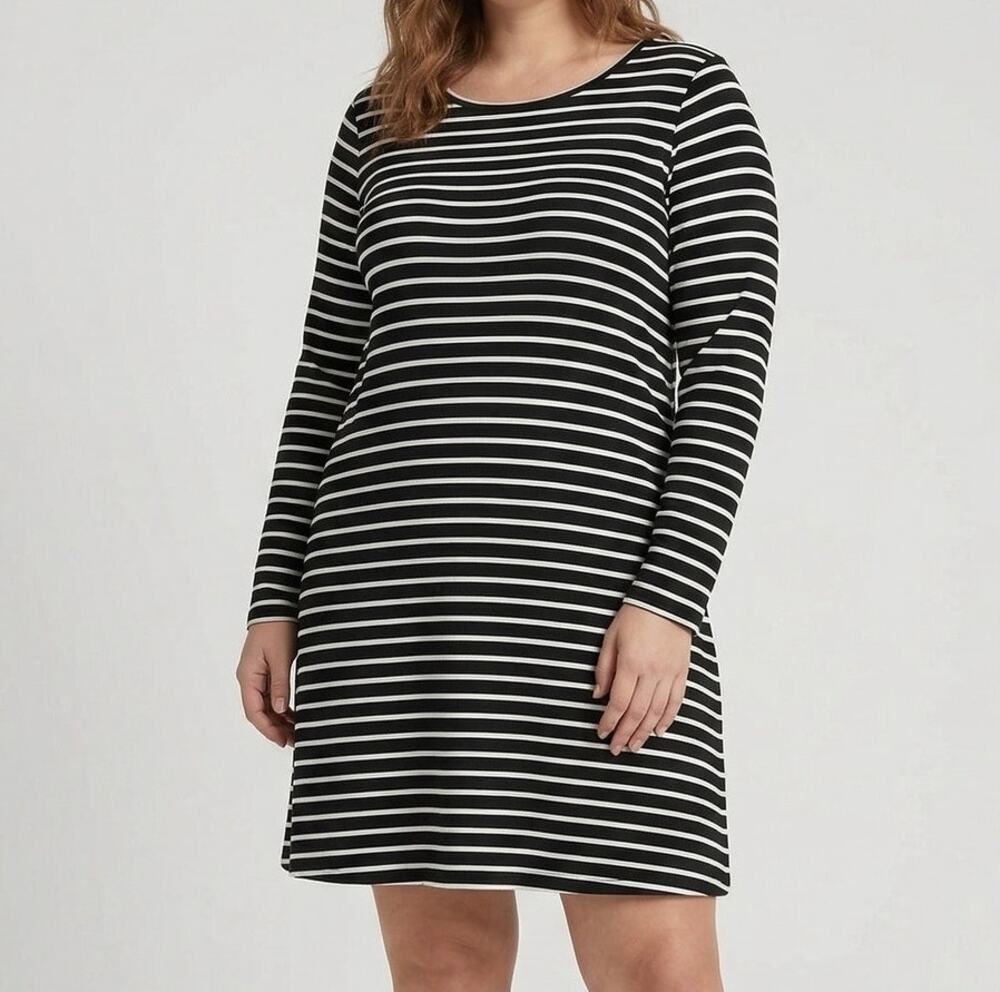Maurices Womens Size 0 Black White Stripe Ribbed Dress